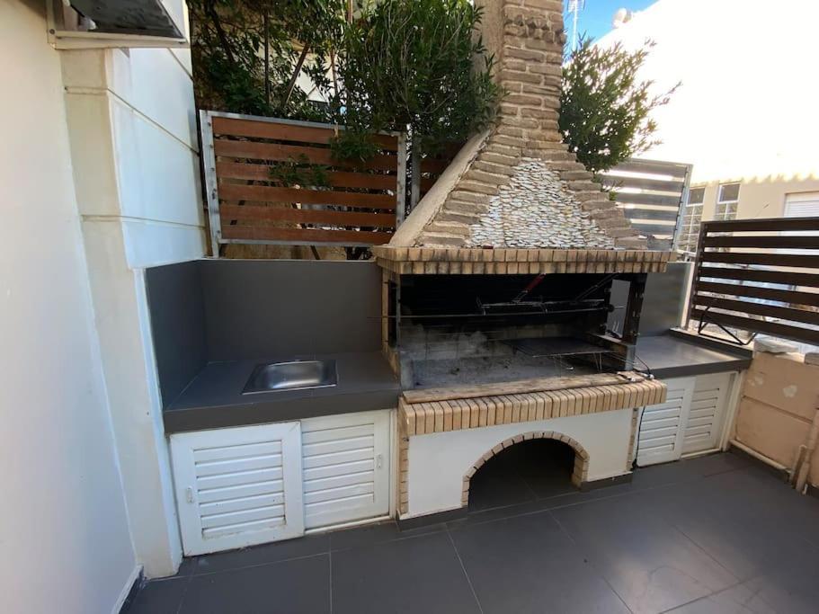Cozy 2 Room Apartment With Garden Near Athens Air-Port أرتيميدا المظهر الخارجي الصورة
